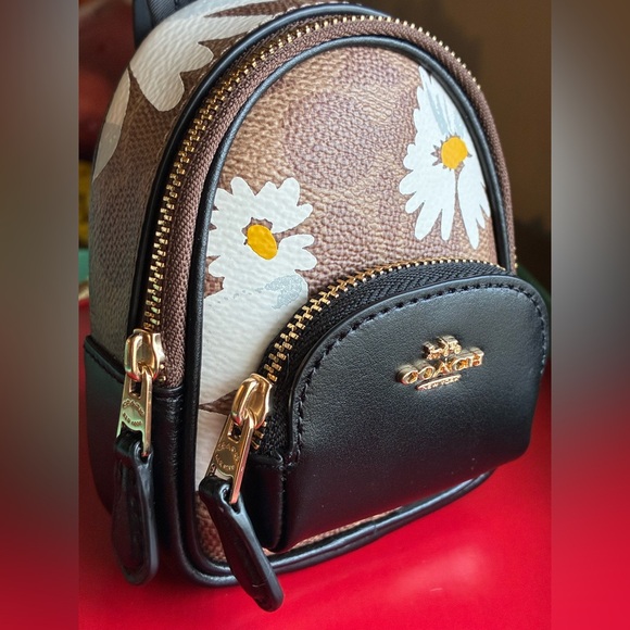 COACH key holder,COACH Coin purse,Coach Black and Brown Daisy Key Holder - Picture 2 of 10